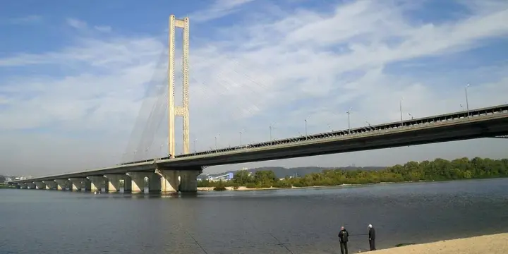Метрополитен готов возобновить движение по Южному мосту во время «желтой» тревоги — мэр Киева назвал условие