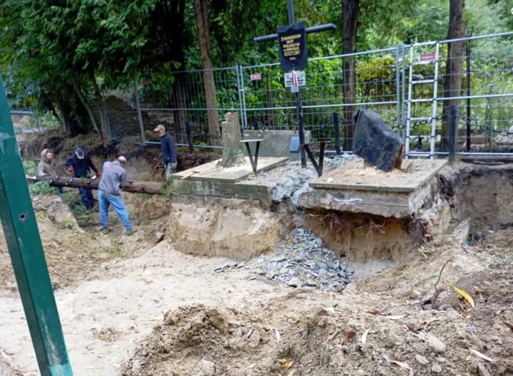У Львові ексгумували останки 113 польських солдатів та 17 військових Вермахту