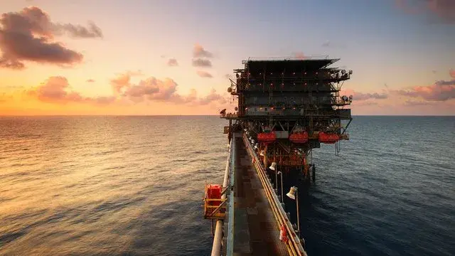 Ціни на нафту пішли вгору через загрозу шторму в США та атаки хуситів