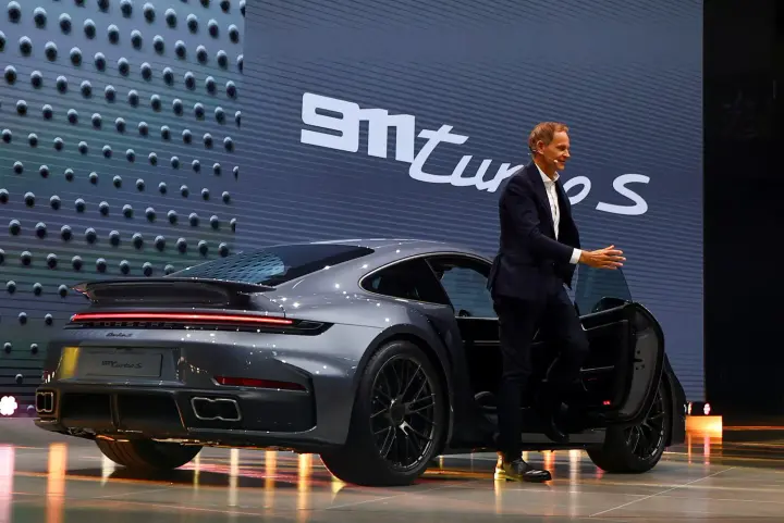 Ставка на розкіш та скорочення витрат - Porsche перебудує бізнес, готуючись до епохи зниження продажів