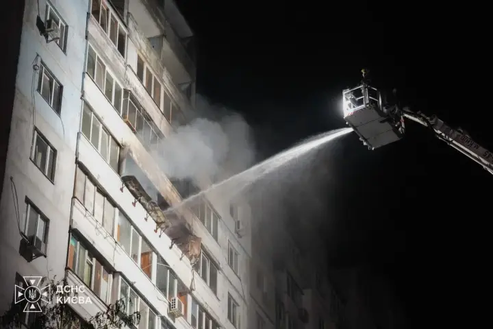 A Russian drone struck a residential building in Kyiv: 4 people were injured