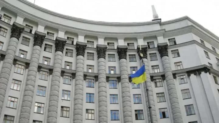 Кабмин уволил трех чиновников и назначил четырех новых