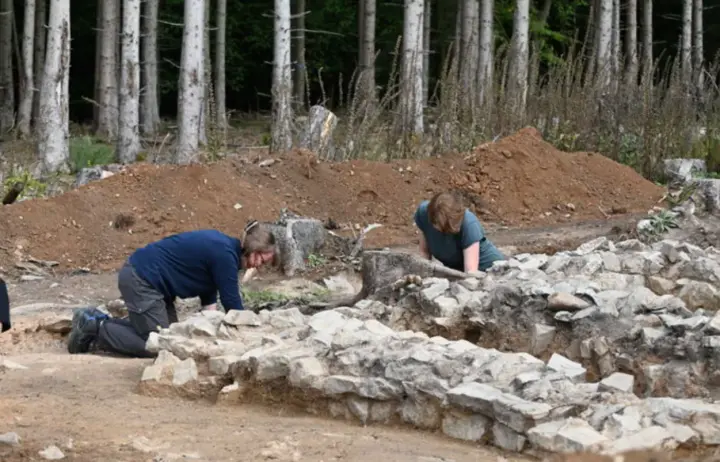 В Германии археологи нашли 1800-летний храм бога войны Марса и статую богини победы