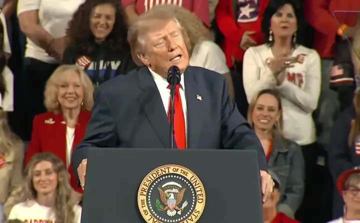 "Я можу говорити найдурніші речі, а ви аплодуєте": Трамп здивував заявою про власні виступи