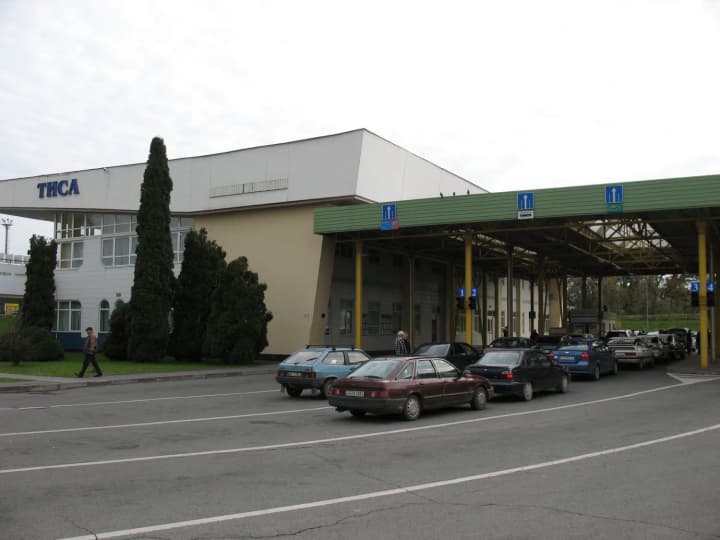 На пункті пропуску "Чоп (Тиса)" сповільнять оформлення пасажирів і вантажів - що відомо