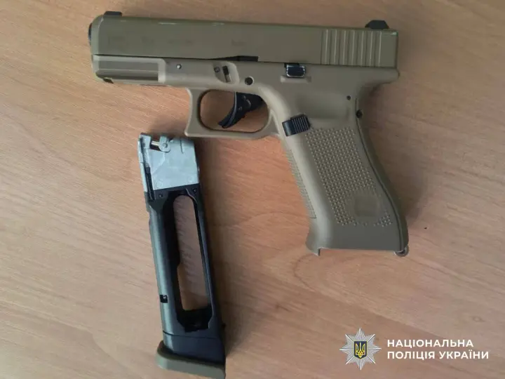 In Kyiv, a young man sprayed gas and shot at a driver after being reprimanded
