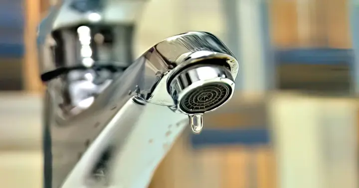 Water pressure has decreased in four districts of Kyiv due to damage to energy facilities, the mayor says