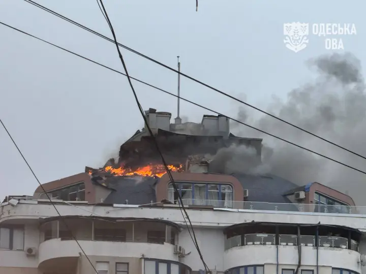 Ворог продовжує атакувати Україну: в Одесі пошкоджена багатоповерхівка, а у Дніпрі - критична інфраструктура