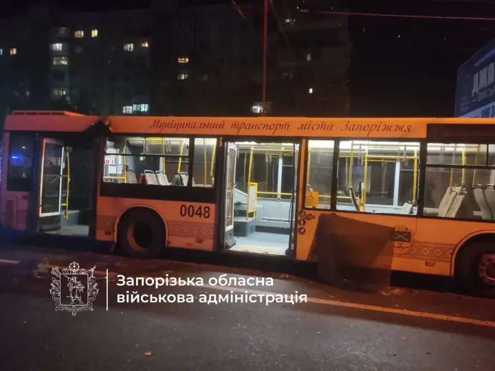 Враг атаковал "Эпицентр" в Первомайске и автобус в Запорожье, есть пострадавшие