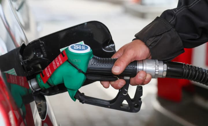 В России готовят новое повышение цен на бензин из-за дефицита топлива после ударов по НПЗ