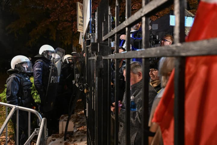 Protests near Poland’s Constitutional Tribunal are gaining momentum — Nawrocki’s camp claims an attempted coup