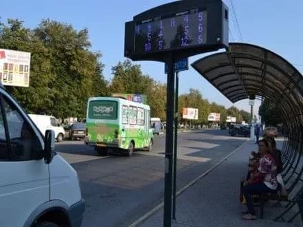 na-zupintsi-gromadskogo-transportu-u-khmelnitskomu-pomer-cholovik