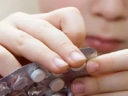 u-krivomu-rozi-malolitni-divchatka-otruyilisya-narkotikami-diti-znakhodyatsya-u-komi