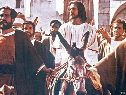 polski-katoliki-sperechayutsya-cherez-progoloshennya-isusa-khrista-korolem-polschi