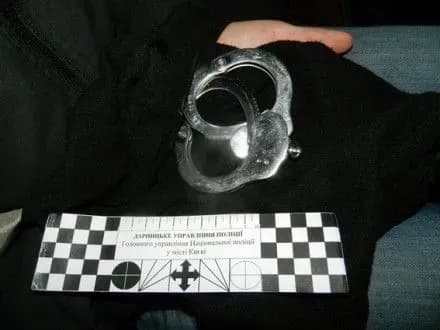 nevidomi-u-kiyevi-vikrali-ta-pograbuvali-cholovika