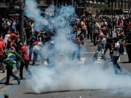 sutichki-stalisya-u-braziliyi-cherez-moratoriy-na-zrostannya-derzhvidatkiv