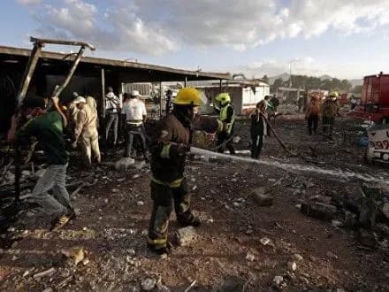 kilkist-zhertv-vibukhu-na-rinku-feyerverkiv-v-meksitsi-zbilshilasya-do-29-osib