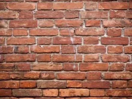 u-nimechchini-cholovika-zamuruvali-v-budinku-poki-vin-spav