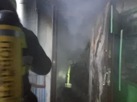 z-budinku-na-khmelnichchini-de-stavsya-vibukh-vidselili-15-simey