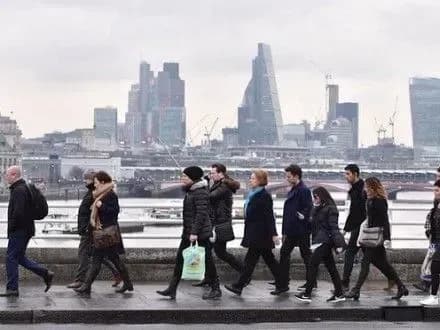 dva-tsentralnikh-mosta-perekrili-u-londoni-cherez-bombu-chasiv-drugoyi-svitovoyi