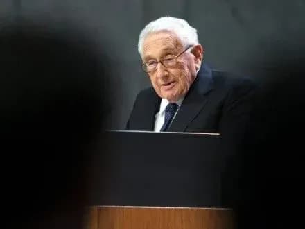 zmi-g-kissindzher-spodivayetsya-na-seryozniy-dialog-ssha-i-rf