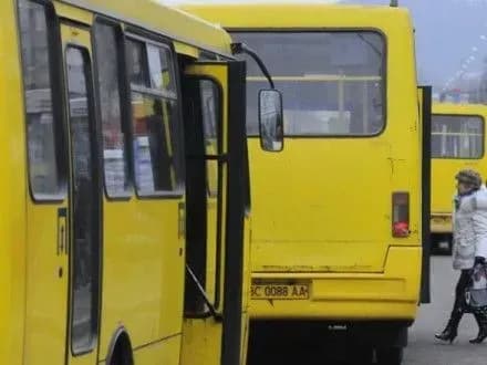 zakonom-ne-peredbacheno-skilki-pilgovikiv-mozhe-yikhati-v-marshruttsi-kmda