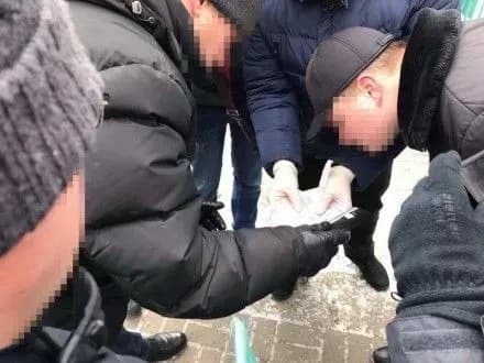 nachalnika-viddilu-politsiyi-na-khersonschini-spiymali-na-khabarnitstvi