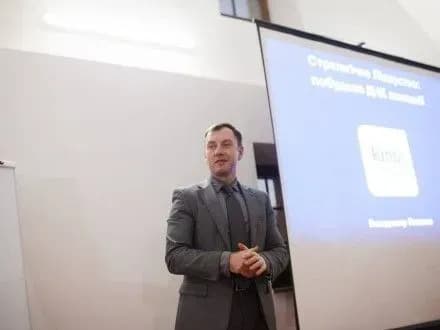 zastupnik-eks-mera-uzhgoroda-priyshov-pid-prokuraturu-u-misti