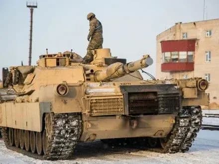 do-estoniyi-pribula-vazhka-tekhnika-novogo-pidrozdilu-ssha