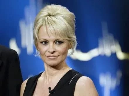 p-anderson-podaruvala-druzhini-prezidenta-ssha-shubu-zi-shtuchnogo-rosiyskogo-khutra