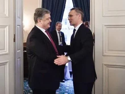 p-poroshenko-i-y-stoltenberg-domovilis-aktivizuvati-robotu-v-ramkakh-trastovikh-fondiv-nato