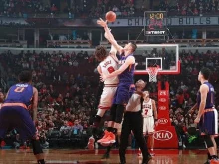 finiks-sans-o-lenya-v-overtaymi-postupivsya-chikago-bulls