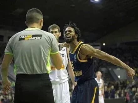 fbu-diskvalifikuvala-na-dvi-gri-lidera-budivelnika-g-dugata