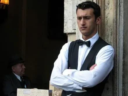 v-ispaniyi-120-rumuniv-vtekli-z-restoranu-ne-zaplativshi