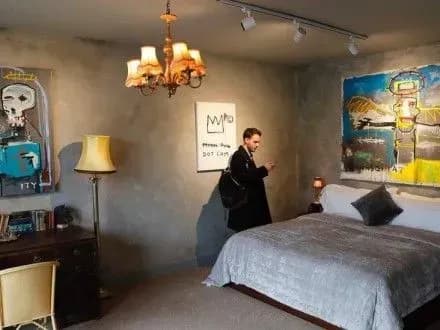 gotel-z-robotami-benksi-vidkrivsya-u-vifleyemi