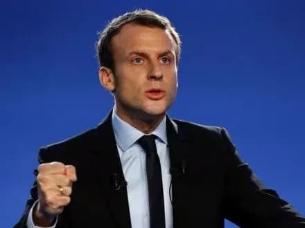 e-makron-lidiruye-u-viborchikh-peregonakh-u-frantsiyi-opituvannya