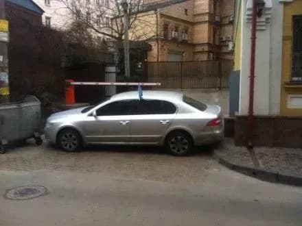 aktivisti-avtomaydanu-zablokuvali-viyizd-iz-solomyanskogo-raysudu