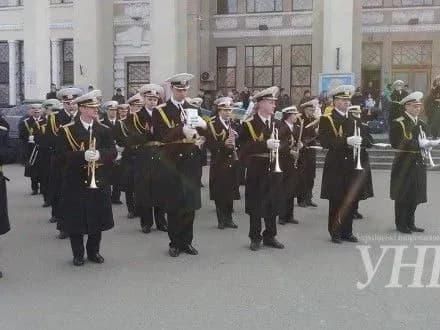 viyskovi-odeschini-doluchilisya-do-vseukrayinskogo-fleshmobu-z-nagodi-dnya-dobrovoltsya