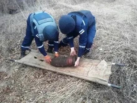 dvi-aviatsiynikh-bombi-ta-arsenal-boyepripasiv-zneshkodili-na-kirovogradschini