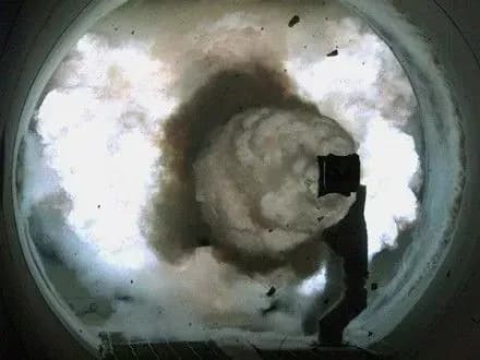 zyavilosya-video-pershogo-postrilu-z-relsotrona-v-ssha