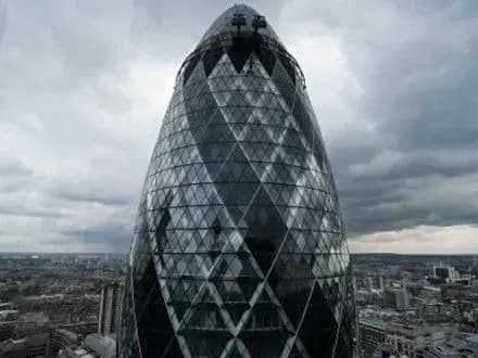 z-nayvidomishogo-khmarochosu-londona-cherez-zadimlennya-evakuyuvali-lyudey