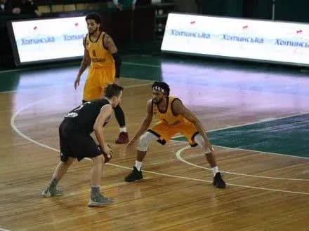 budivelnik-z-peremogi-rozpochav-chvertfinalnu-seriyu-proti-bk-kremin