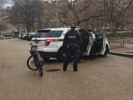 bilya-bilogo-domu-znayshli-pidozriliy-paket