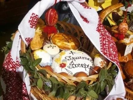 kropivnichani-zberut-velikodni-koshiki-dlya-viyskovikh
