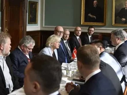 ukrayina-ta-daniya-posilyat-spivrobitnitstvo-u-viyskoviy-sferi-p-poroshenko