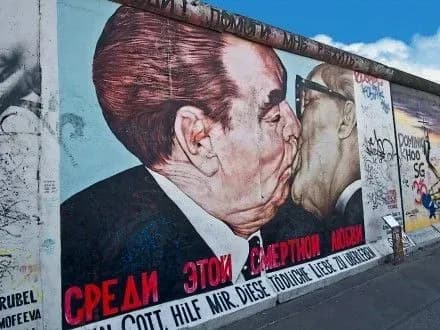 v-nimechchini-zvedut-zakhisniy-parkan-pered-berlinskoyu-stinoyu