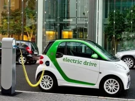 naybilshe-elektrokariv-yizdyat-dorogami-kiyeva-odeschini-i-kharkivschini-mvs