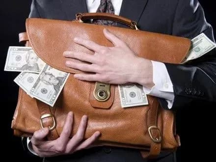 asotsiatsiya-platnikiv-podatkiv-yevropi-zapidozrila-glavu-ukrtatnafti-v-nesplati-podatkiv-v-yes