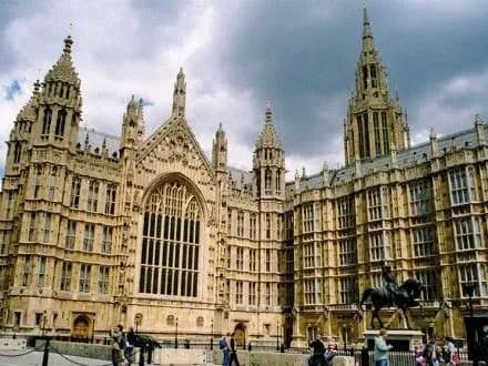 parlament-britaniyi-progolosuvav-za-provedennya-dostrokovikh-viboriv