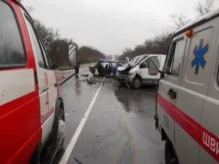 pasazhirskiy-mikroavtobus-potrapiv-u-dtp-na-zaporizhzhi-troye-zagiblikh